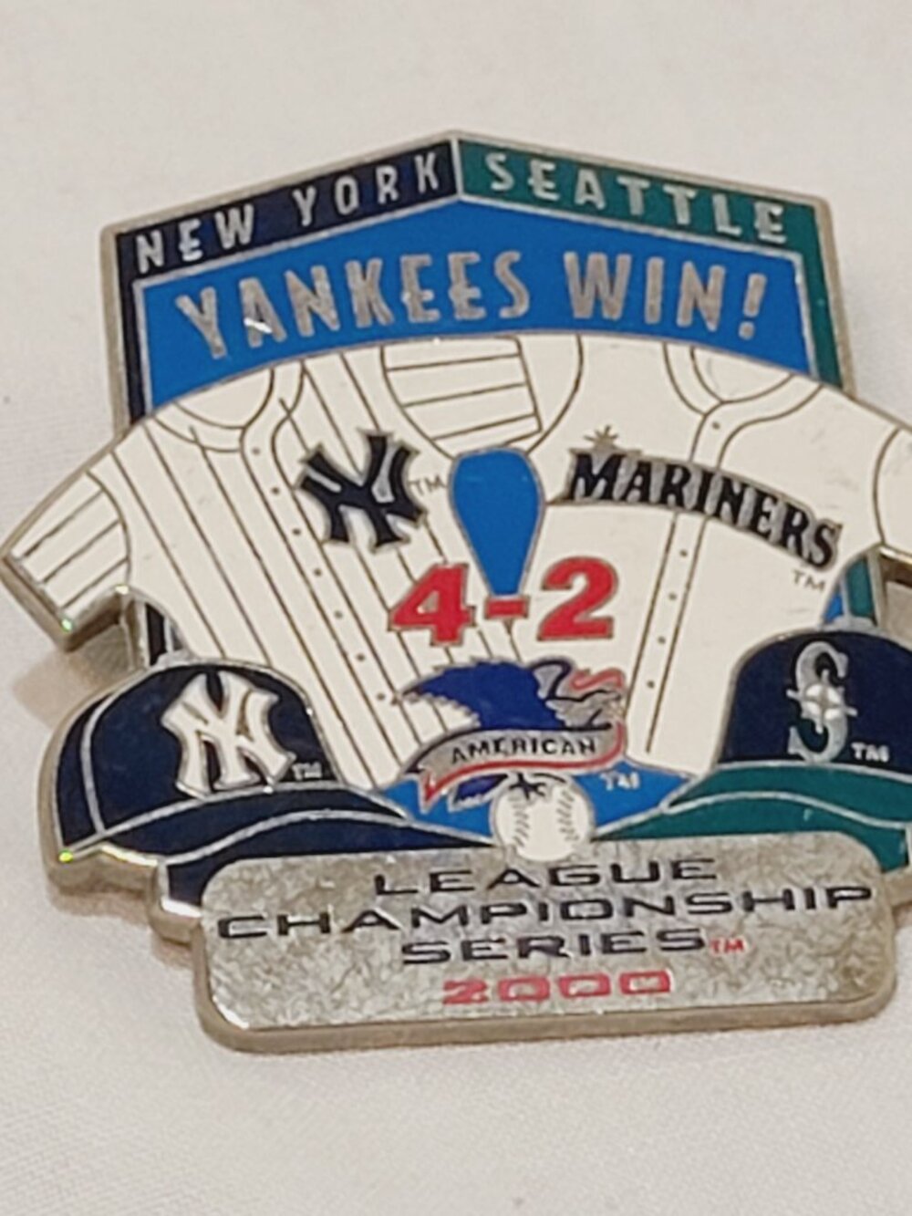 New York Yankees Win 2000 Mariners MLB League Championship Lapel Pin 1.5"